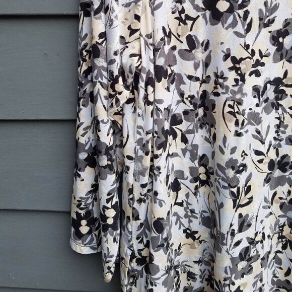 LOGO Floral Long Sleeve Tee Black White Gray Yellow size Medium - Picture 8 of 13